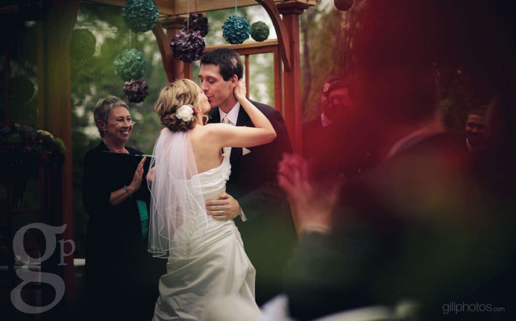 IMAGE: http://www.gillphotos.com/wp-content/uploads/2013/06/Craftwood_Inn_Wedding_21-1024x638.jpg