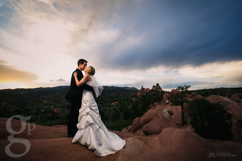 IMAGE: http://www.gillphotos.com/wp-content/uploads/2013/06/Craftwood_Inn_Wedding_26-1024x682.jpg