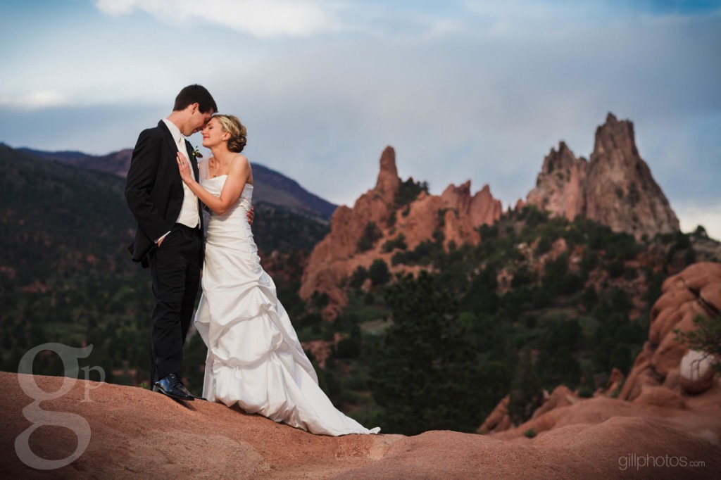 IMAGE: http://www.gillphotos.com/wp-content/uploads/2013/06/Craftwood_Inn_Wedding_28-1024x682.jpg