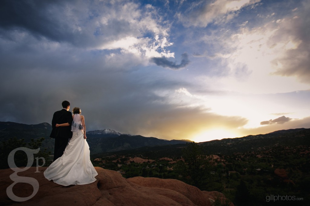 IMAGE: http://www.gillphotos.com/wp-content/uploads/2013/06/Craftwood_Inn_Wedding_30-1024x682.jpg