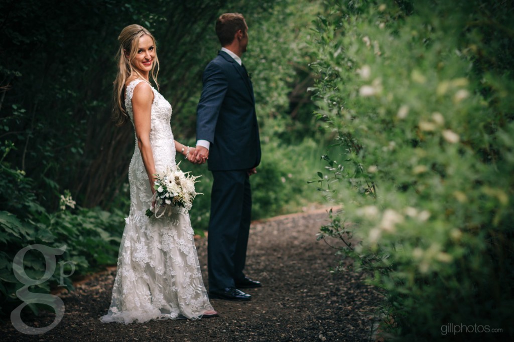 IMAGE: http://www.gillphotos.com/wp-content/uploads/2013/08/wild_basin_lodge_wedding_23-1024x682.jpg