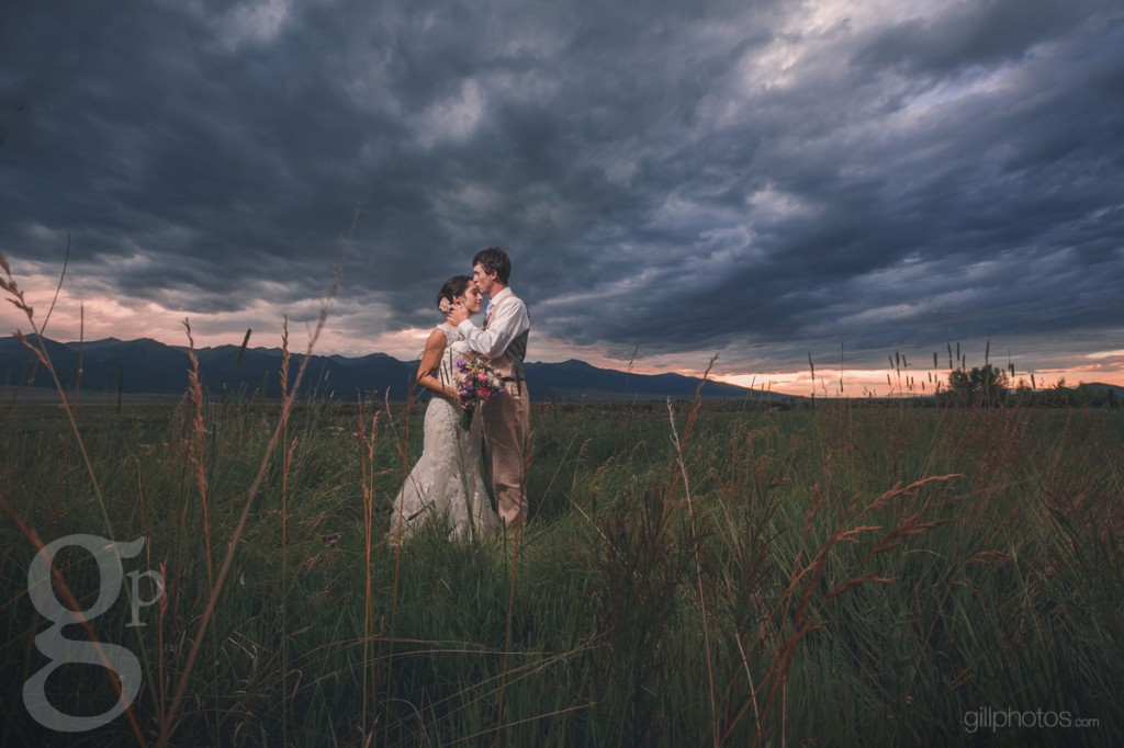 IMAGE: http://www.gillphotos.com/wp-content/uploads/2013/09/rustic_mountain_westcliffe-co_wedding_34-1024x682.jpg