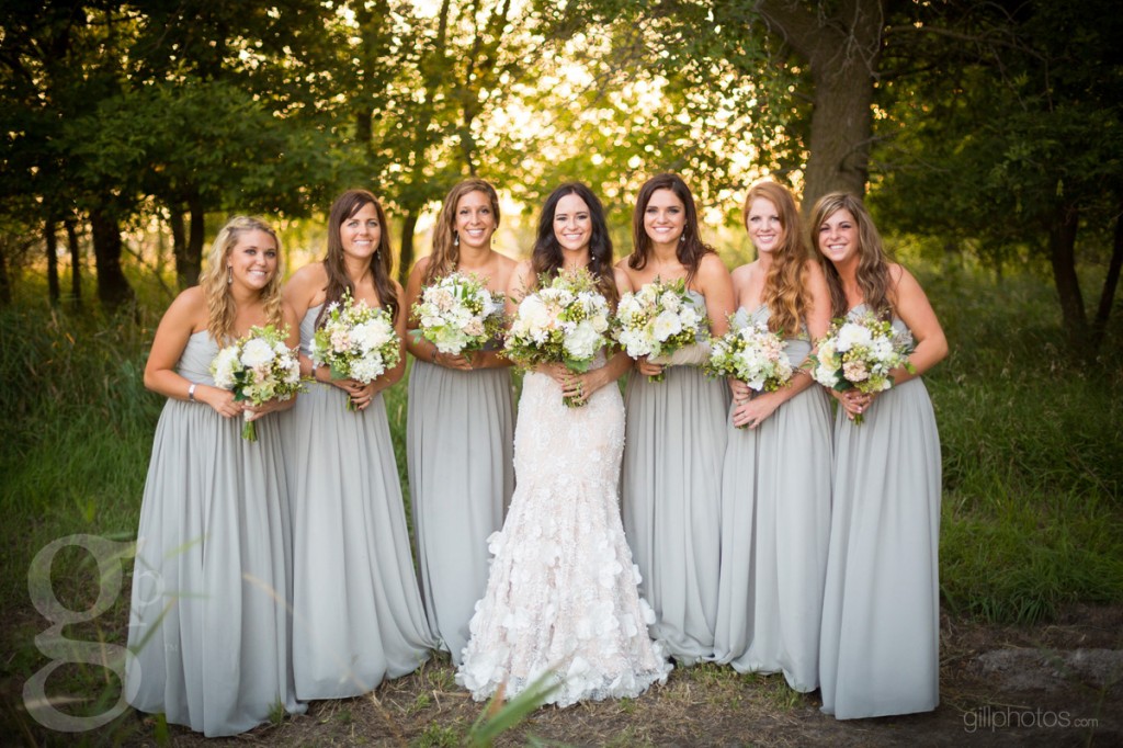 IMAGE: http://www.gillphotos.com/wp-content/uploads/2013/11/South_Dakota_Wedding-36-1024x682.jpg