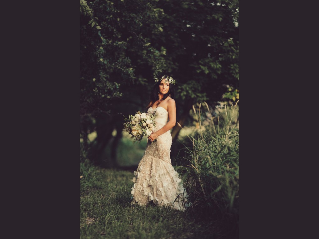 IMAGE: http://www.gillphotos.com/wp-content/uploads/2013/11/South_Dakota_Wedding-42-1024x768.jpg