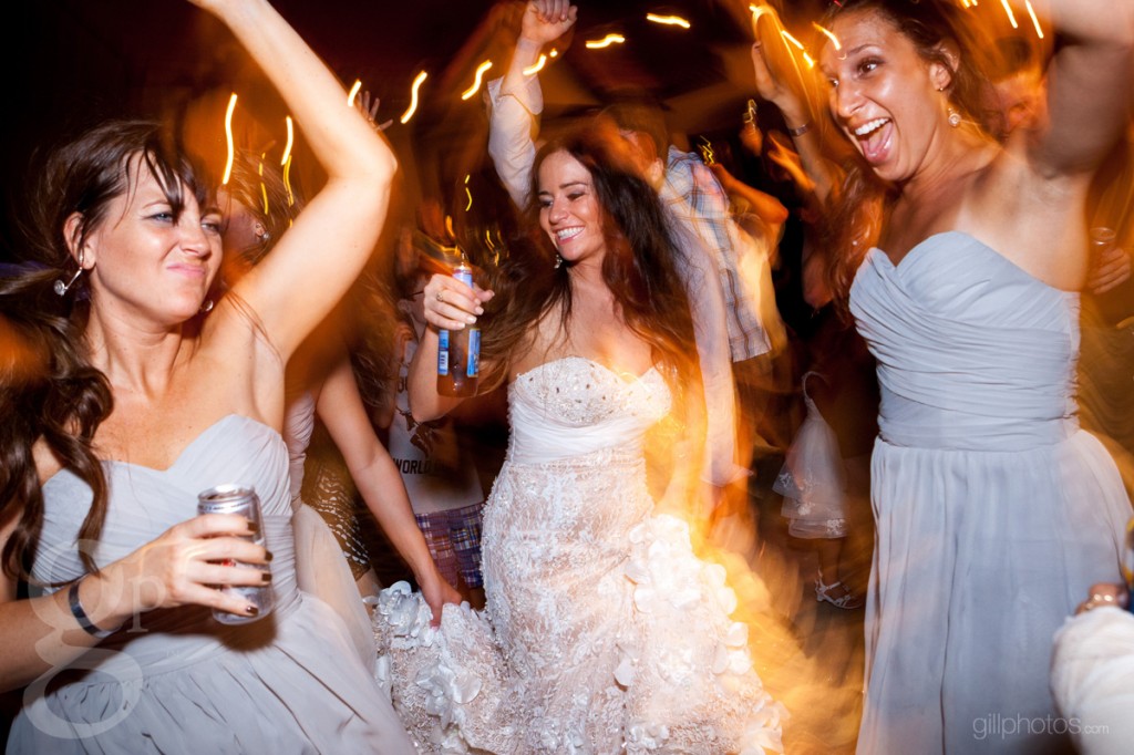 IMAGE: http://www.gillphotos.com/wp-content/uploads/2013/11/South_Dakota_Wedding-56-1024x682.jpg