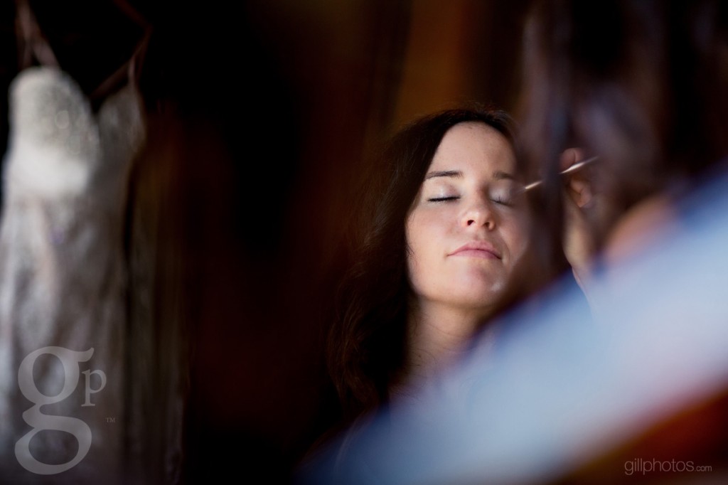 IMAGE: http://www.gillphotos.com/wp-content/uploads/2013/11/South_Dakota_Wedding-8-1024x682.jpg