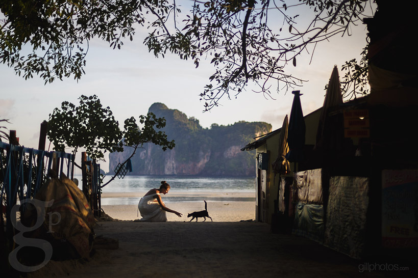 IMAGE: http://www.gillphotos.com/wp-content/uploads/2014/04/Thailand-Bridal-Shoot-1.jpg