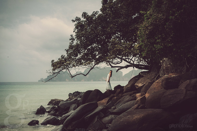 IMAGE: http://www.gillphotos.com/wp-content/uploads/2014/04/Thailand-Bridal-Shoot-16.jpg