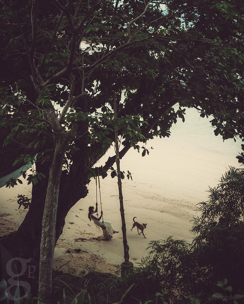 IMAGE: http://www.gillphotos.com/wp-content/uploads/2014/04/Thailand-Bridal-Shoot-23.jpg