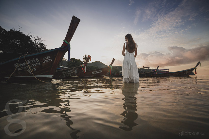 IMAGE: http://www.gillphotos.com/wp-content/uploads/2014/04/Thailand-Bridal-Shoot-26.jpg
